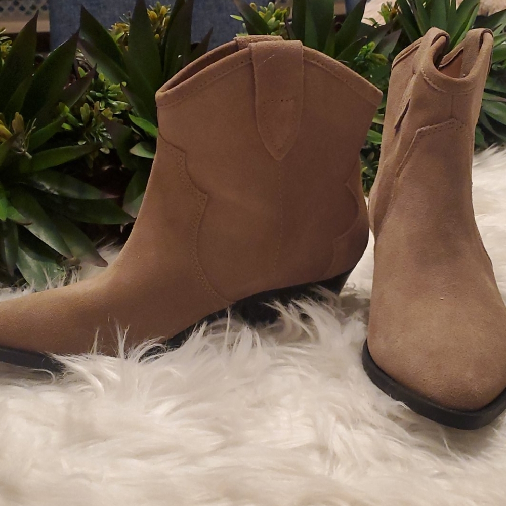 NWT 🎄 chelsea & Violey leather  boots FINAL SALE